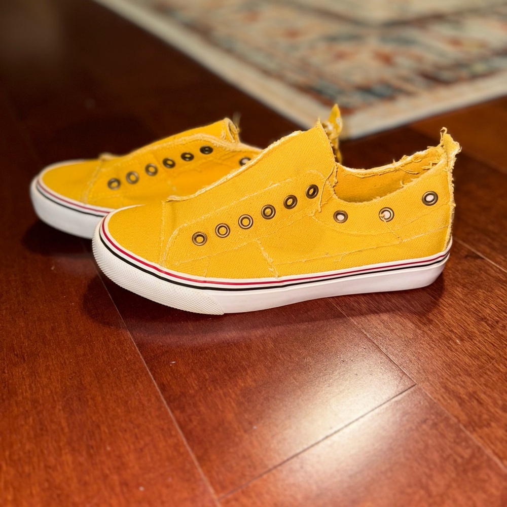Yoki Yellow Canvas Sneakers